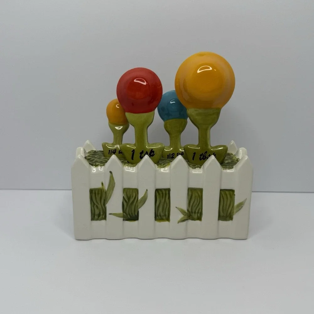 Temp-tations By Tara Gingham Gardens Measuring Spoon Holder and Spoons Ceramic